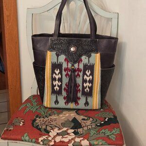 Nocona Concealed Carry Shoulder Bag